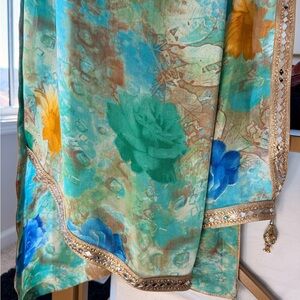 Duputta - Green & Blue Floral Design